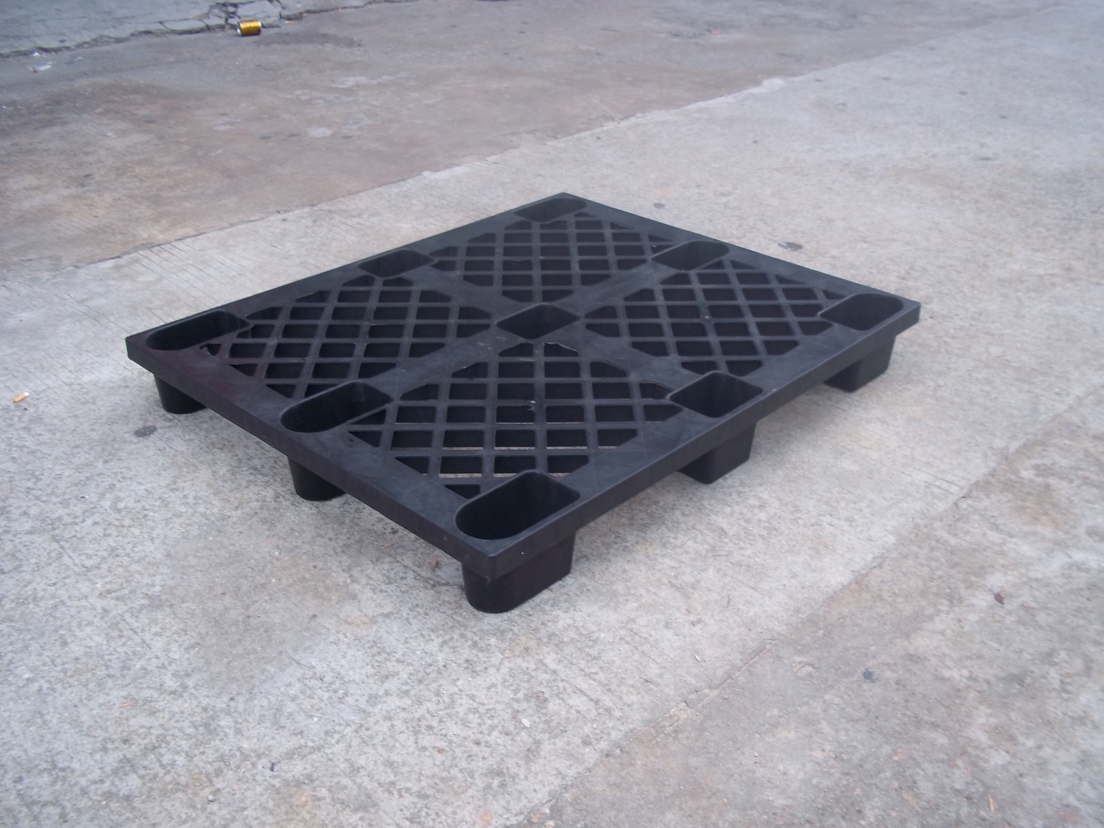 Industrial Plastic Pallets image 2