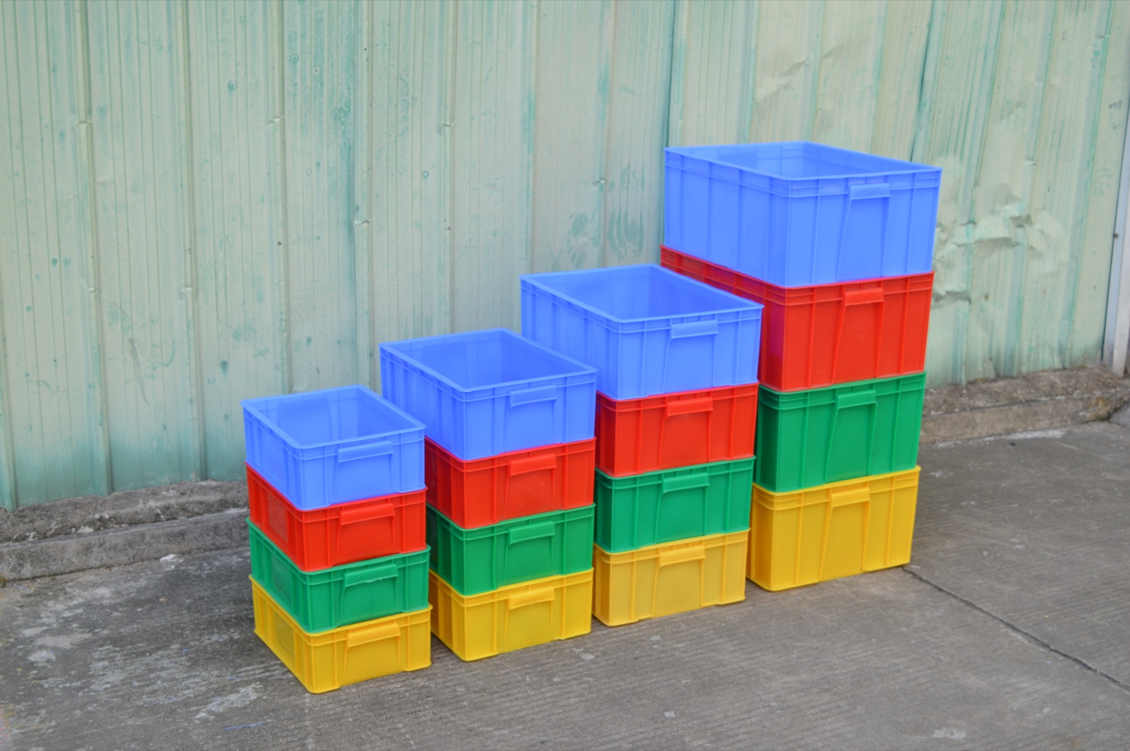 Heavy-Duty Plastic Tote Crates